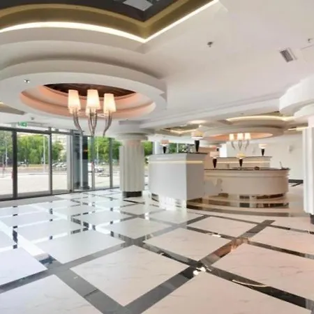 Hanza Tower Lux Jacuzzi & Sauna & Pool アパート *